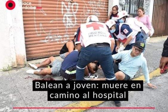 HOMBRE MUERE MIENTRAS ERA TRASLADADO AL HOSPITAL VICTIMA DE HABER SIDO BALEADO EN CALLES DE CORDOBA, VERACRUZ