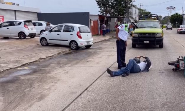 Accidente de motocicleta cerca de la Universidad Veracruzana en Minatitlan