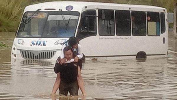 INTENSA LLUVIA PROVOCA INUNDACION EN LA CIUDAD DE XALAPA