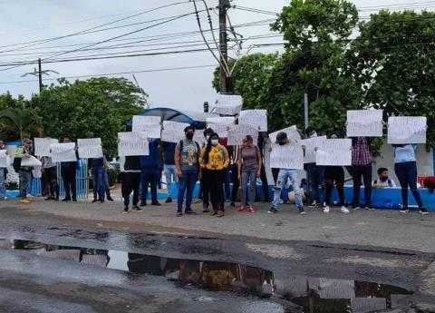 Alumnos del Instituto Tecnológico de Boca del Río se manifestaron para solicitar la destitución del director Jaime de Jesús Cañas Ortega.