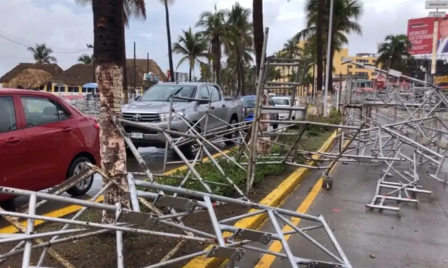 Chocan contra gradas del Carnaval en Veracruz