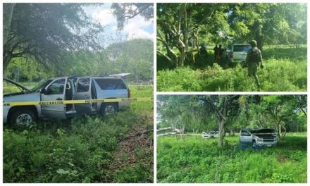 LOCALIZAN DOS CAMIONETAS DE LUJO ABANDONADAS EN JUCHITAN