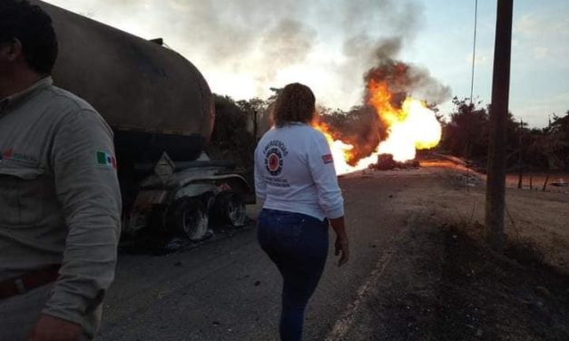 CONTINUA LOS TRABAJOS DE FUGA E INCENDIO EN LA CUENCA DEL PAPALOAPAN (fotos)