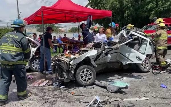 SALTO FATAL DEJA PERCANCE DE TRAILER SOBRE CARRETERA CHAPALA