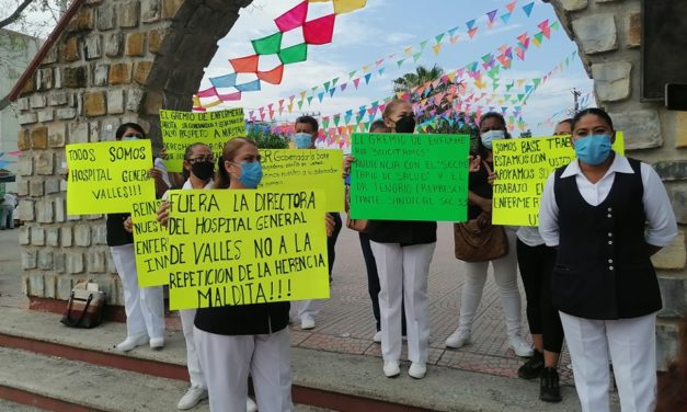 TRABAJADORES DEL SECTOR SALUD SE MANIFIESTAN CON LA DIRECTORA GONZALEZ MOJICA