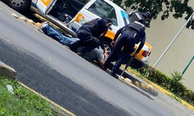 POLICIAS ESTATALES INTERVIENEN A TRIPULANTES DE TAXI DE CORDOBA