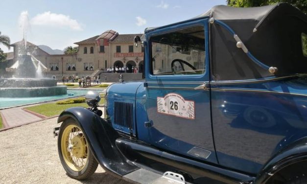 EXHIBICIÓN DE AUTOS CLASICOS EN CORDOBA