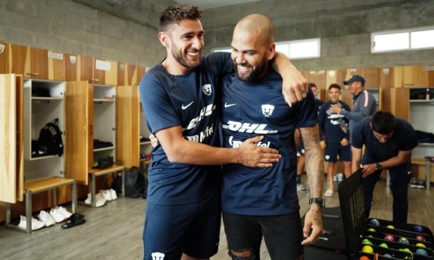 Dani Alves ya convive con sus compañeros en Pumas