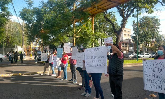 PROTESTA DE PADRES DE FAMILIA DE LA ESCUELA PRIMARIA ACELA SERVIN MURRIETA, EXIGEN ESCUELA DE TIEMPO COMPLETO