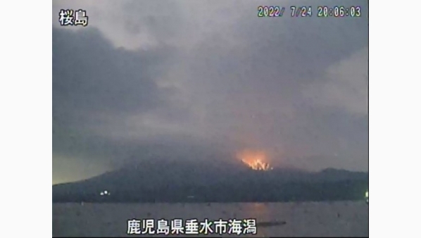 Desalojadas decenas de personas por la erupción del volcán japonés Sakurajima