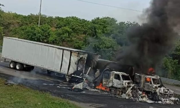 LA IMPRUDENCIA, LA CAUSA DEL ACCIDENTE ENTRE UNA PIPA Y TRAILER EN LA AUTOPISTA CORDOBA-LA TINAJA