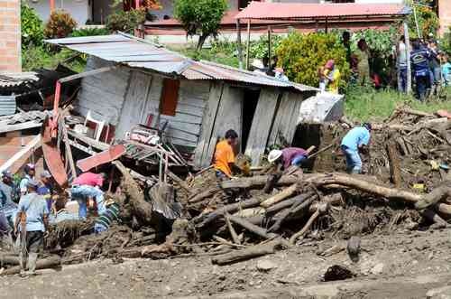 Alud afecta a 150 casas en Perú