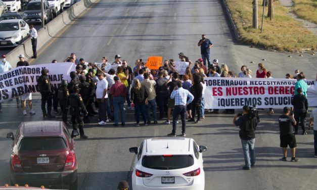 Protestas por escasez de agua colapsan vialidades en Monterrey