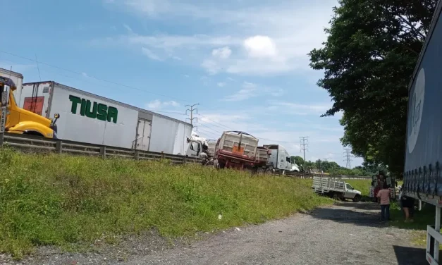 FUERTE ACCIDENTE AUTOMOVILISTICO EN AUTOPISTA DE VERACRUZ