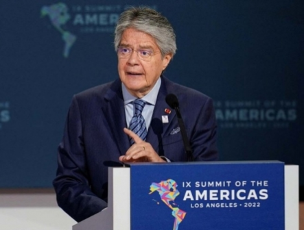 Presidente de Ecuador viaja a Estados Unidos tras ser diagnosticado con melanoma