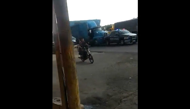 BALACERA ENTRE POLICIAS Y TRAILEROS (video)