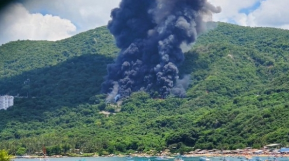 Explota pipa de combustible sobre Av. Escénica de Acapulco