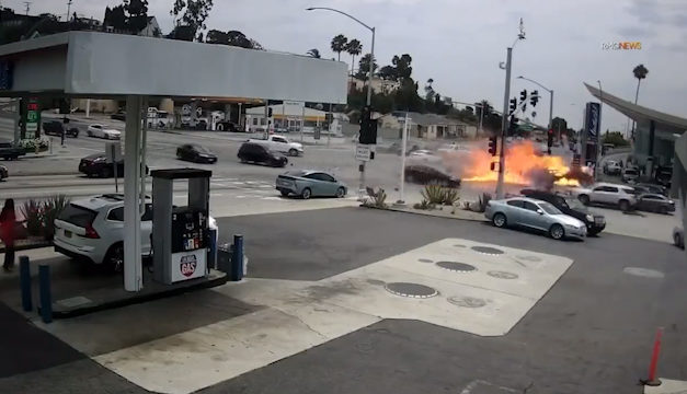 GRAVE ACCIDENTE EN LOS ANGELES (VIDEO)