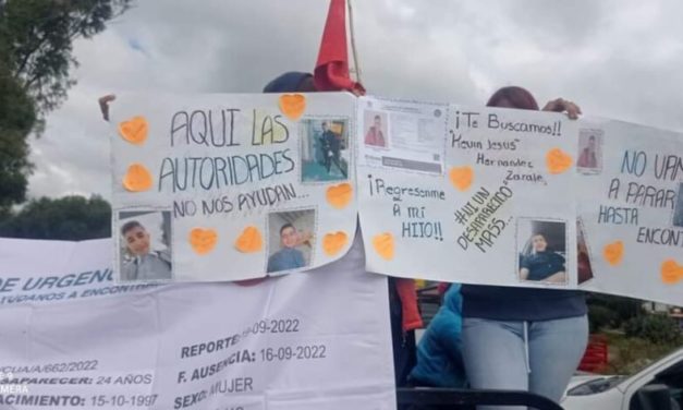 Con bloqueo en la México-Querétaro manifestantes exigen la aparición de una mujer y un menor