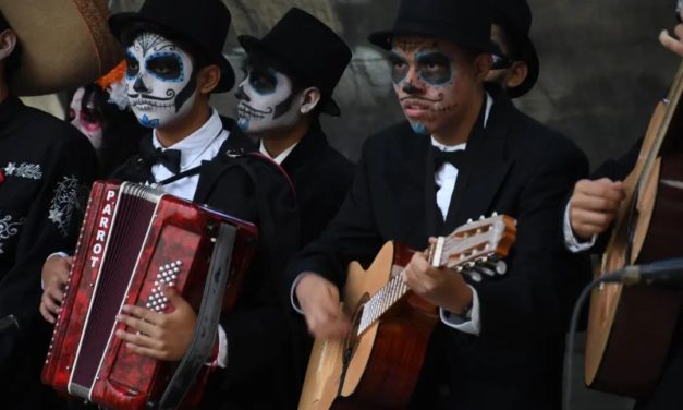 Disfrutan familias cordobesas del festival de Día de Muertos (FOTOS)