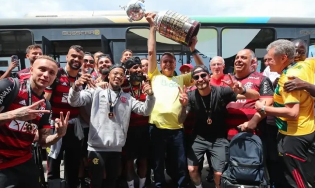 Presidente de Brasil recibe a Flamengo tras ganar Copa Libertadores