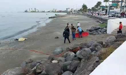 MUJER DECIDE METERSE AL MAR Y PIERDE LA VIDA