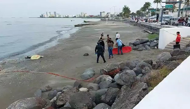 MUJER DECIDE METERSE AL MAR Y PIERDE LA VIDA