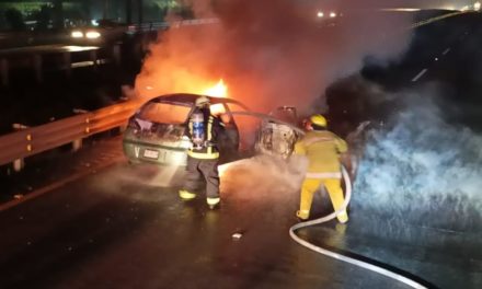 SE INCENDIAN DOS VEHICULOS EN LA AUTOPISTA FORTIN-ORIZABA