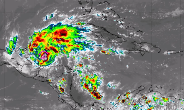 HURACÁN LISA LLEGO A BELICE Y SE MOVERA HACIA GUATEMALA, CAMPECHE Y TABASCO