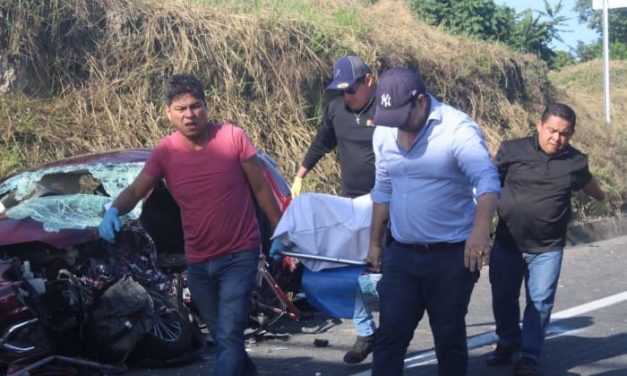 ACCIDENTE PROVOCA QUE EX-ALCALDE DE TAMALÍN Y SU MADRE PIERDAN LA VIDA.