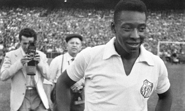 Santos podría retirar el ’10’ de Pelé