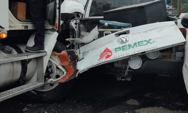 PIPA DE PEMEX IMPACTA VEHÍCULOS EN TIERRA BLANCA (FOTOS)