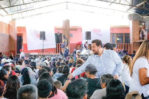 TITULAR DE LA PMA DONA POLLOS A FAMILIAS MAS NECESITAS DE CIUDAD MENDOZA