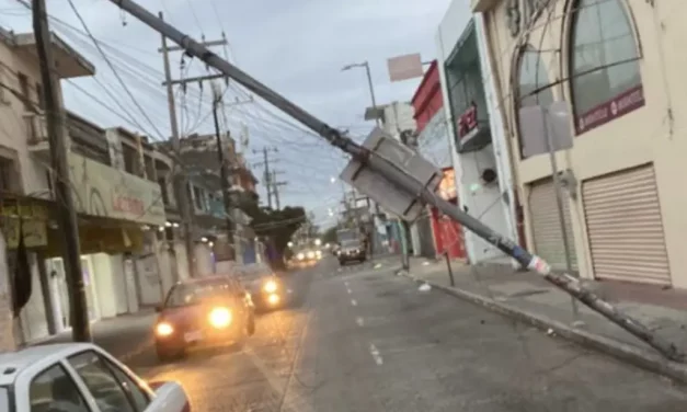 RACHAS HURACANADAS PROVOCAN DAÑOS EN VERACRUZ