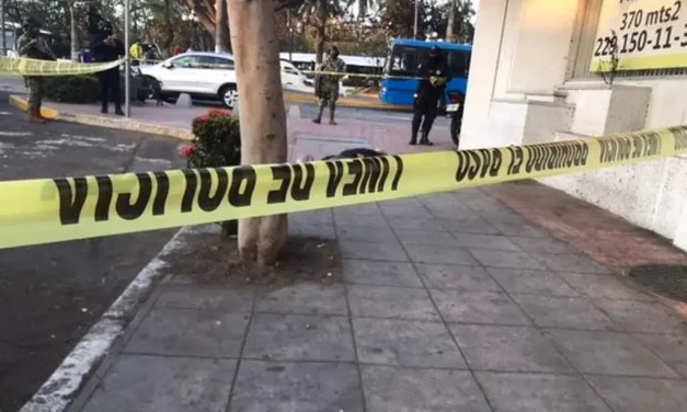 Hombre aparece muerto en el centro