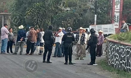 BLOQUEAN CARRETERA EN TLATETELA