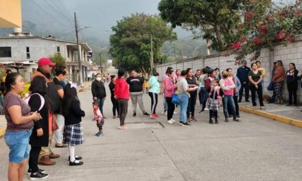 PADRES DE FAMILIA TOMAN ESCUELA PRIMARIA «JOSÉ MARÍA MORELOS Y PAVÓN»