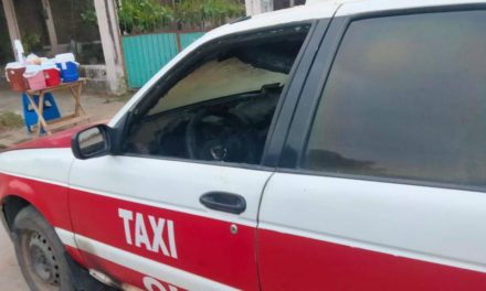 INTENTAN QUEMAR OTRA UNIDAD DE TAXI EN OLUTA