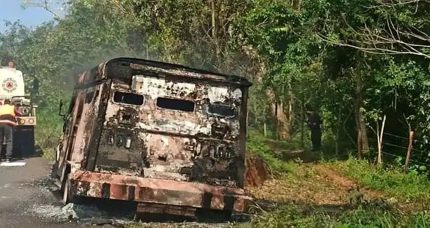 SE INCENDIA CAMIONETA DE VALORES EN LA COSTERA DEL GOLFO