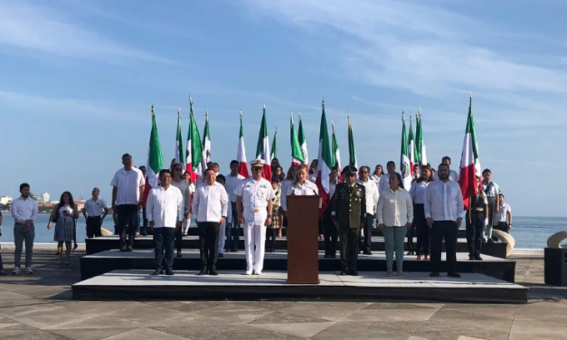 Conmemoran en Veracruz el Día de la Bandera