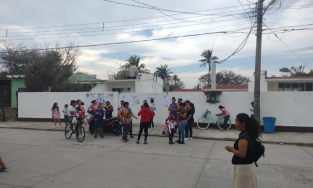 Toman jardín de niños en Antón Lizardo, Veracruz