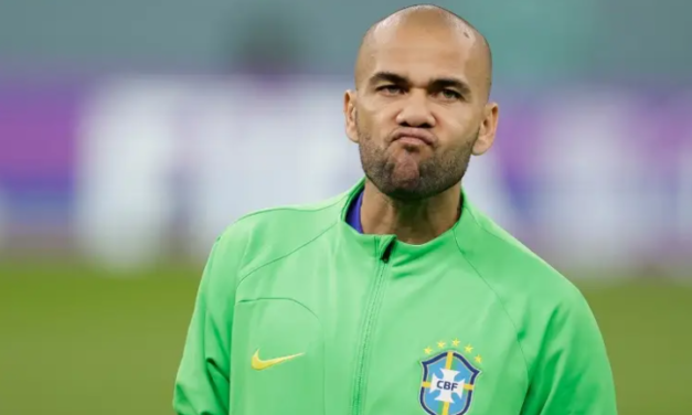 Por riesgo de fuga mantienen a Dani Alves en prisión preventiva