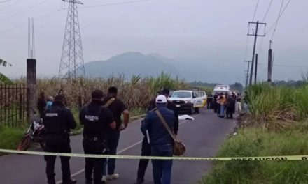 MUERE MOTOCICLISTA TRAS CHOCAR CONTRA UN TAXI