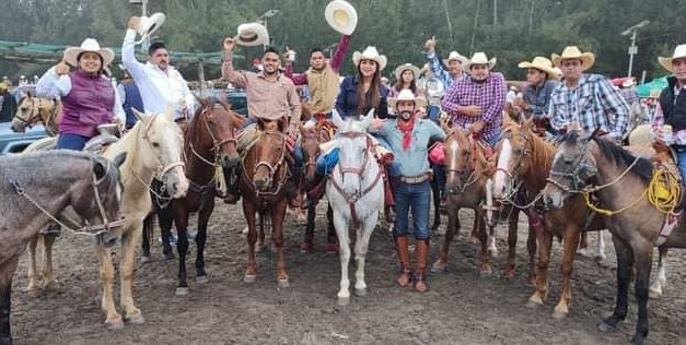 Excelente participación de Alcaldesa de Colipa en 13a. Cabalgata de la unidad