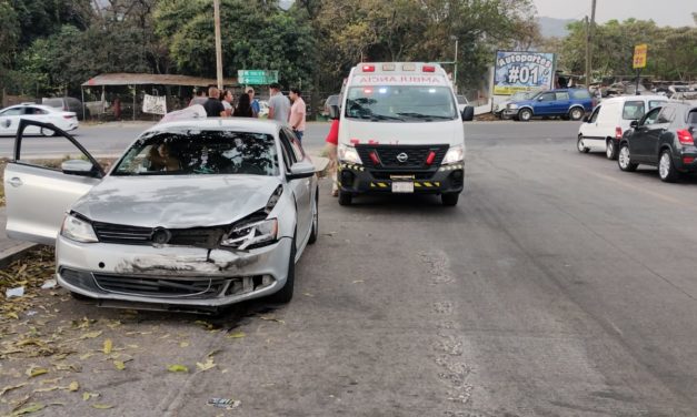 ACCIDENTE VEHICULAR EN LA CARRETERA CORDOBA-VERACRUZ DEJA DOS LESIONADOS