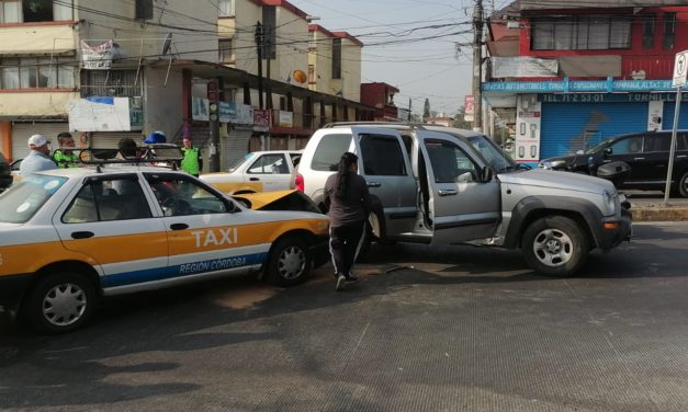 Impacta taxi a Jeep liberty además de un Chevy.