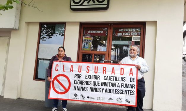 Oxxo gana amparo para vender cigarros y activistas lo clausuran