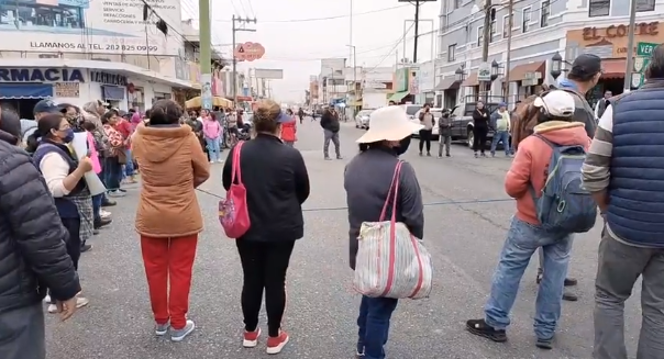 COMERCIANTES CIERRAN VIALIDAD EN #PEROTE