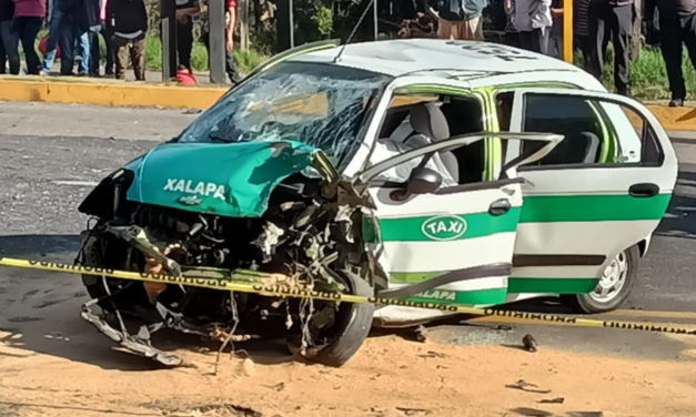 UN MUERTO Y DOS HERIDOS TRAS CHOCAR TAXI EN BANDERILLA