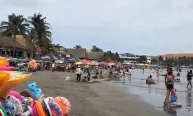 Reportan estable a hombre que estuvo cerca de morir en playa de Veracruz